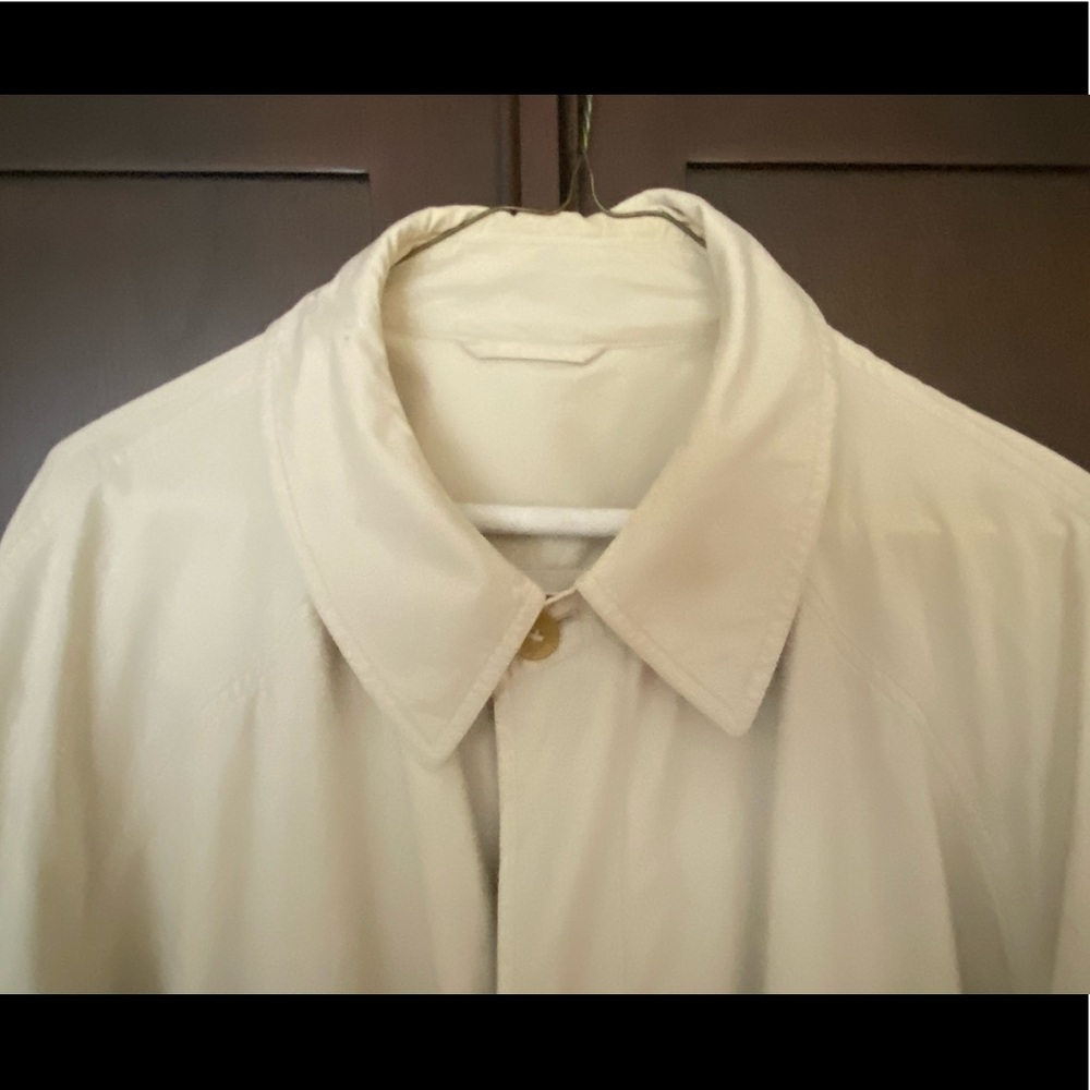 Gucci Trench Coat, Off White, Size 52 Italian